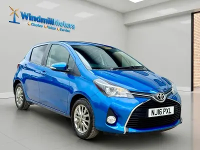 Used Toyota Yaris 99 HP (72 kW) 2016 Blue Hatchback