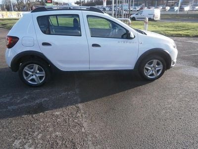 Used Dacia Sandero Lauréate 2015 White Hatchback