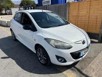Used Mazda 2 Edition 82 HP (60 kW) 2014 White Hatchback