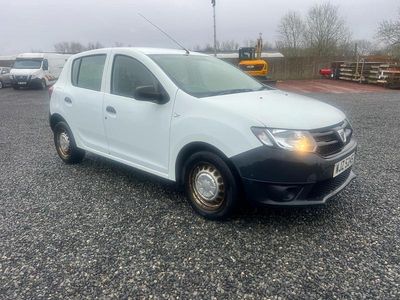 Used Dacia Sandero Acces 75 HP (55 kW) 2014 White Hatchback