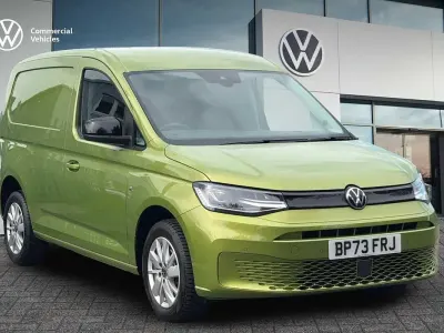 Usado VW Caddy Pro 122 HP (89 kW) 2024 Verde Monovolume