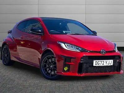 Używany Toyota Yaris 257 KM (189 kW) 2022 Czerwony Hatchback