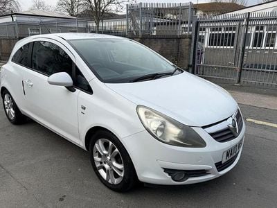 Used Vauxhall Corsa 85 HP (62 kW) 2010 White Hatchback
