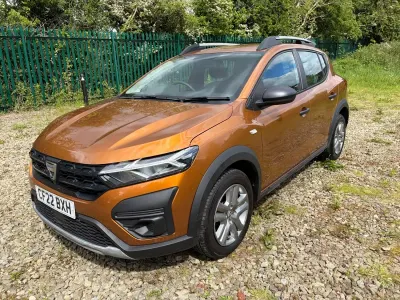 Begagnad Dacia Sandero Essentiel 2022 Orange Halvkombi