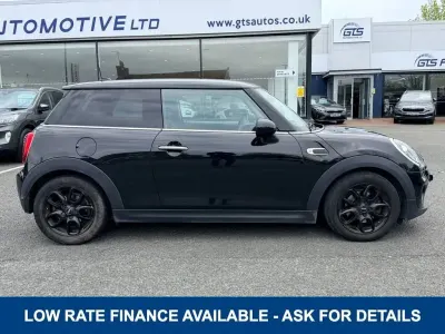 Usado Mini Cooper Classic 136 CV (100 kW) 2019 Negro Utilitario