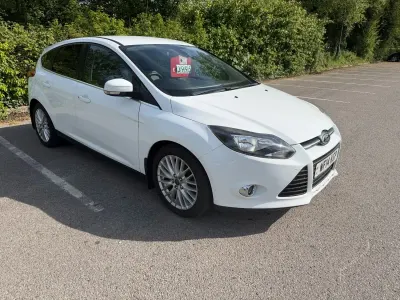 Używany Ford Focus Zetec 125 KM (91 kW) 2014 Biały Hatchback