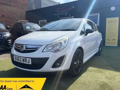 Begagnad Vauxhall Corsa SRi 100 HK (73 kW) 2013 Vit Halvkombi