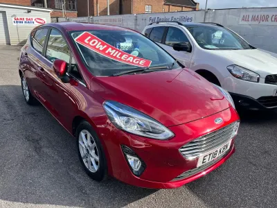 Używany Ford Fiesta Zetec 100 KM (73 kW) 2018 Czerwony Hatchback