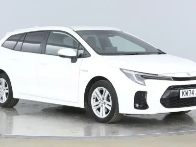 Used Suzuki Swace 140 HP (102 kW) 2025 White Estate