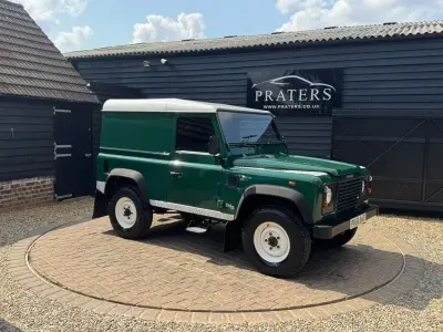 Used Land Rover Defender 120 HP (88 kW) 2006 Green Hatchback