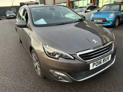 Używany Peugeot 308 145 KM (106 kW) 2026 Brązowy Kombi