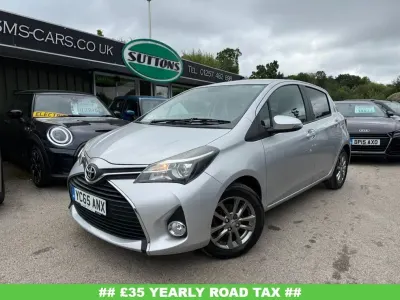 Used Toyota Yaris 99 HP (72 kW) 2015 Silver Hatchback