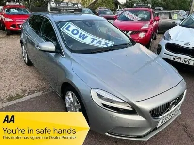Usado Volvo V40 Inscription 190 HP (139 kW) 2017 Prateado Citadino