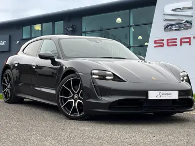 Usado Porsche Taycan Performance Package 300 kW (408 HP) 2023 Cinzento Carrinha