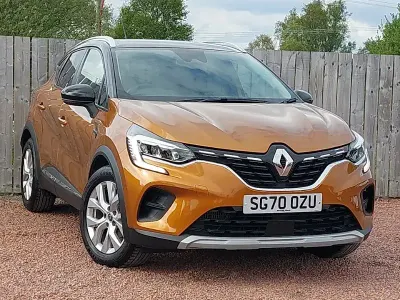 Begagnad Renault Captur Iconic 130 HK (95 kW) 2020 Orange SUV