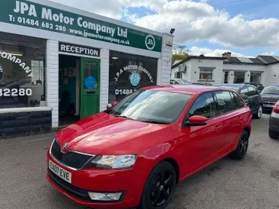 Begagnad Skoda Rapid SE 90 HK (66 kW) 2015 Röd Halvkombi