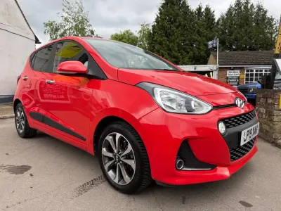 Begagnad Hyundai i10 Premium SE 87 HK (63 kW) 2019 Röd Halvkombi