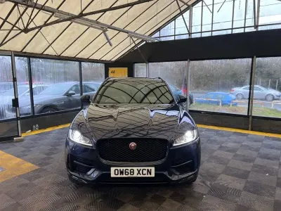 Usado Jaguar F-Pace R-Sport 240 HP (176 kW) 2019 Azul SUV