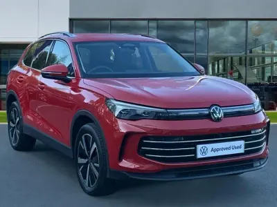 Used VW Tiguan Elegance 204 HP (150 kW) 2025 Persimmon red metallic SUV