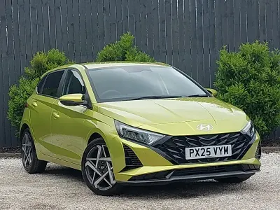 Used Hyundai i20 Premium 100 HP (73 kW) 2025 Green Hatchback