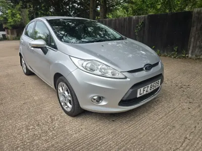 Usata Ford Fiesta Zetec 2012 Argento Utilitaria