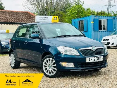 Begagnad Skoda Fabia Elegance 105 HK (77 kW) 2012 Blå Halvkombi