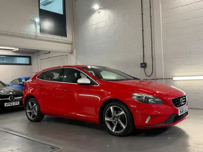Used Volvo V40 R-Design 120 HP (88 kW) 2016 Red Hatchback