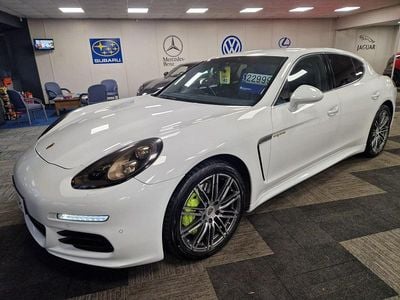 Used Porsche Panamera 416 HP (305 kW) 2015 White Hatchback