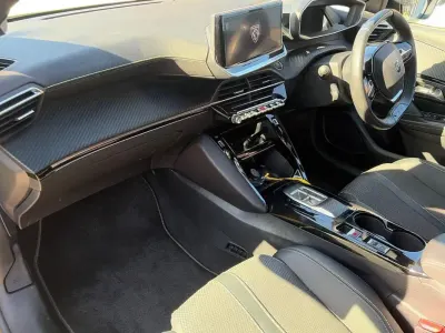 Used Peugeot e-208 GT 113 kW (154 HP) 2024 Yellow Hatchback