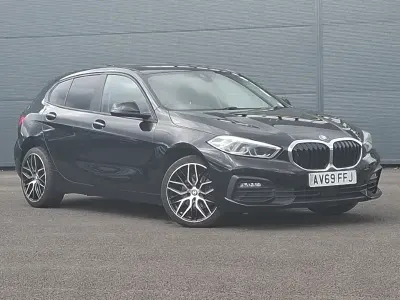 Used BMW 118 Comfort Edition 140 HP (102 kW) 2019 Black Hatchback