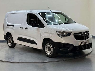 Second-hand Vauxhall Combo 100 CP (73 kW) 2021 Alb Monovolum