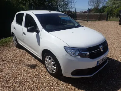 Used Dacia Sandero Ambiance 75 HP (55 kW) 2017 White Hatchback