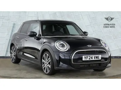 Usado Mini Cooper Exclusive 136 CV (100 kW) 2024 Negro Utilitario