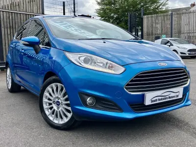 Used Ford Fiesta Titanium 75 HP (55 kW) 2014 Blue Hatchback