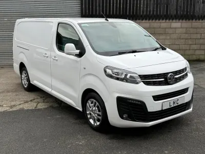 Używany Vauxhall Vivaro Sportive 2020 Biały Minivan