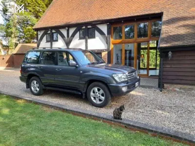 Used Toyota Land Cruiser 201 HP (147 kW) 2005 Silver SUV