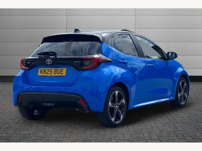 Używany Toyota Yaris Hybrid Edition 130 KM (95 kW) 2025 Niebieski Hatchback