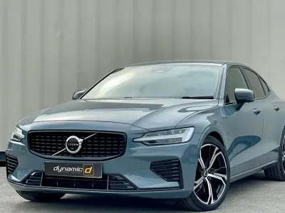 Usado Volvo S60 Plus 2023 Gris Berlina