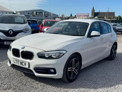 Begagnad BMW 120 Sport Line 2017 Vit Halvkombi