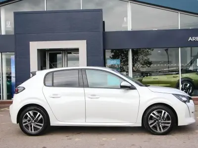 Second-hand Peugeot 208 Allure Premium 101 CP (74 kW) 2021 Alb Hatchback