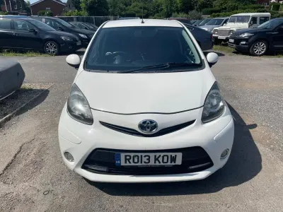 Used Toyota Aygo 68 HP (50 kW) 2013 White Hatchback