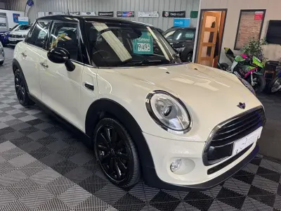 Usado Mini Cooper Hatch 136 CV (100 kW) 2018 Blanco Utilitario