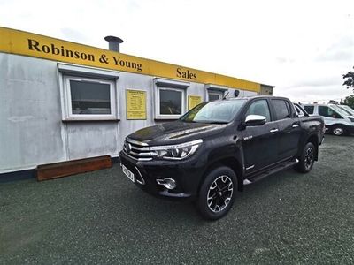 used Toyota HiLux 2.4 INVINCIBLE X 4WD D-4D DCB 4d 147 BHP