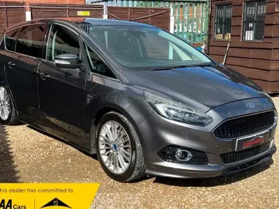 Usado Ford S-MAX Sport 210 CV (154 kW) 2016 Gris Monovolumen