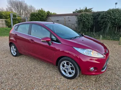 Używany Ford Fiesta Zetec 94 KM (69 kW) 2012 Czerwony Hatchback