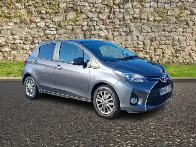 Używany Toyota Yaris 99 KM (72 kW) 2016 Szary Hatchback