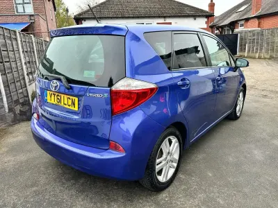 Usado Toyota Verso 98 HP (72 kW) 2011 Azul Monovolume