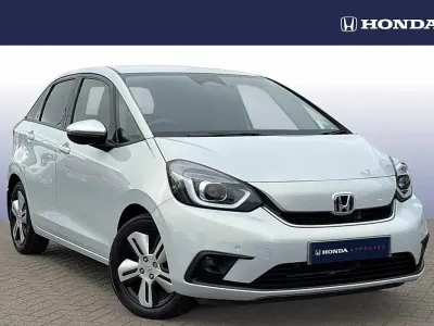 Begagnad Honda Jazz Hybrid 109 HK (80 kW) 2021 Vit Halvkombi