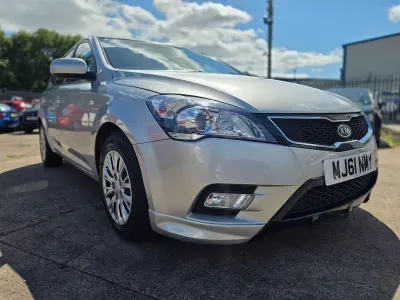 Used Kia Ceed 2011 Silver Hatchback