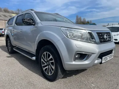Usado Nissan Navara Tekna 190 CV (139 kW) 2017 Plateado Pickup/Camioneta